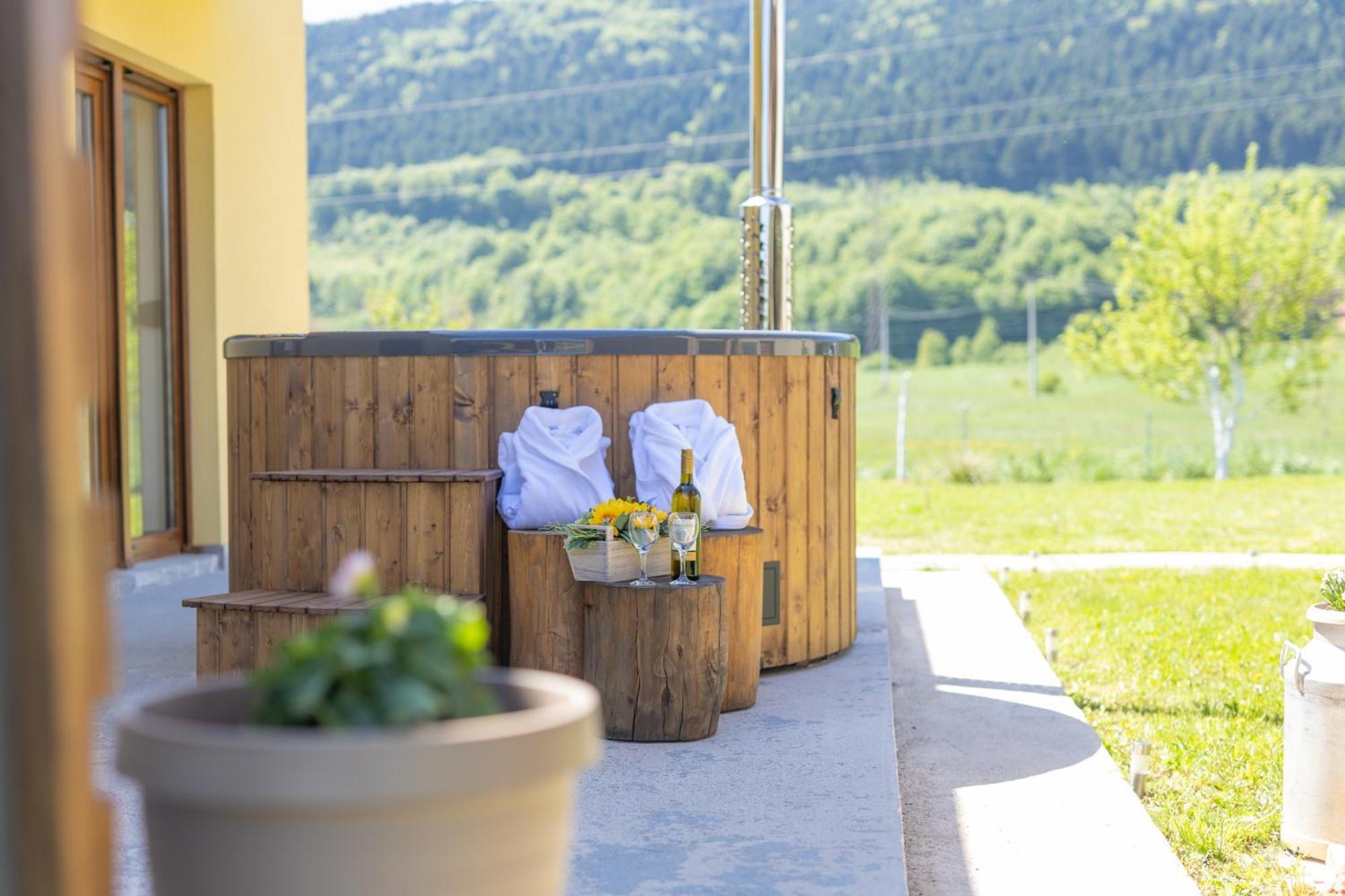 Kuca Trota - Sauna, Hot Tub Оточац Экстерьер фото